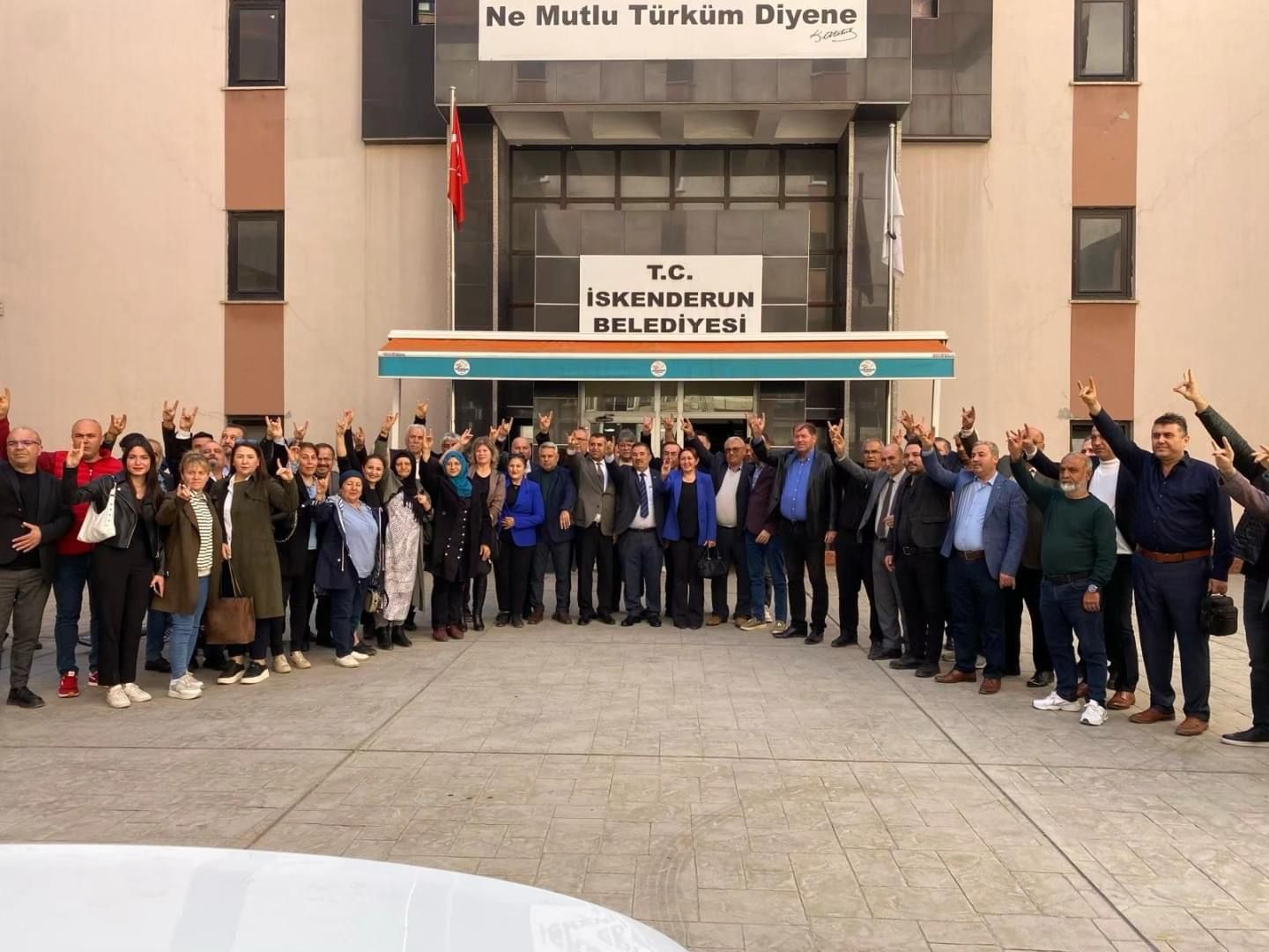 MHP İskenderun İlçe Teşkilatı Belediye Başkan Yardımcısı Ahmet Keskin'i Ziyaret Etti