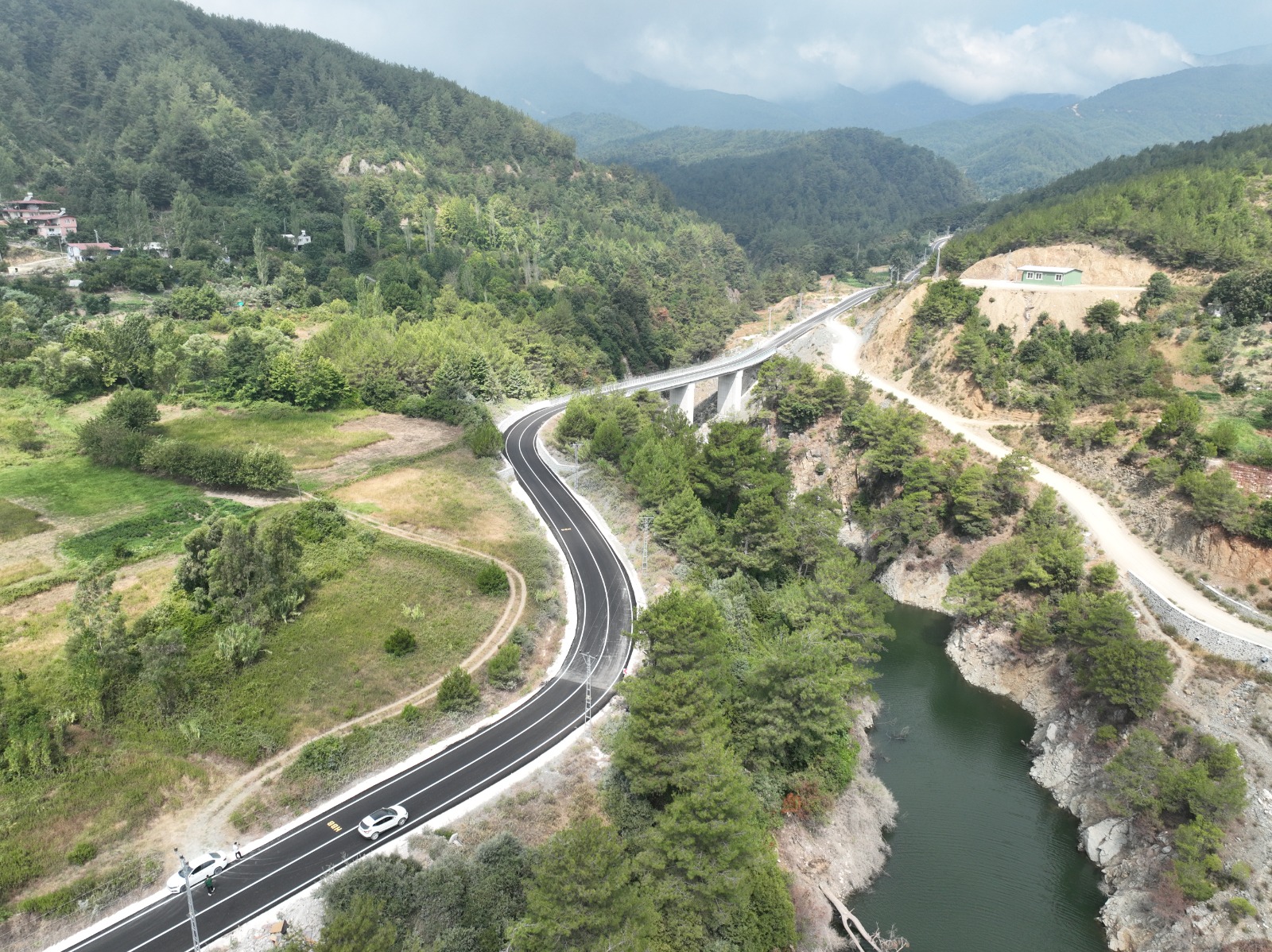 HBB SAMANDAĞ'IN KÖY YOLLARINI MODERNİZE EDİYOR