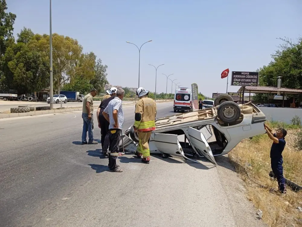 KONTROLDEN ÇIKAN OTOMOBİL TAKLA ATTI